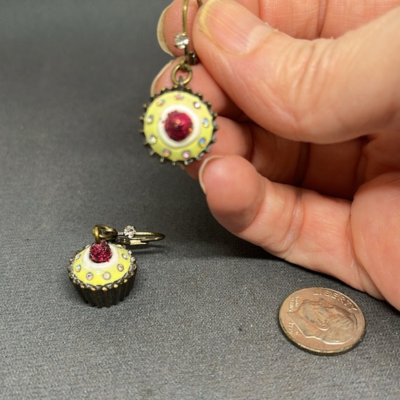 Betsy Johnson cupcake earrings - Picture 2 of 4